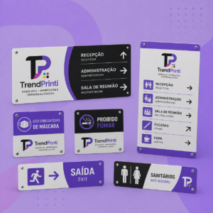 Placas em PVC com adesivo aplicado